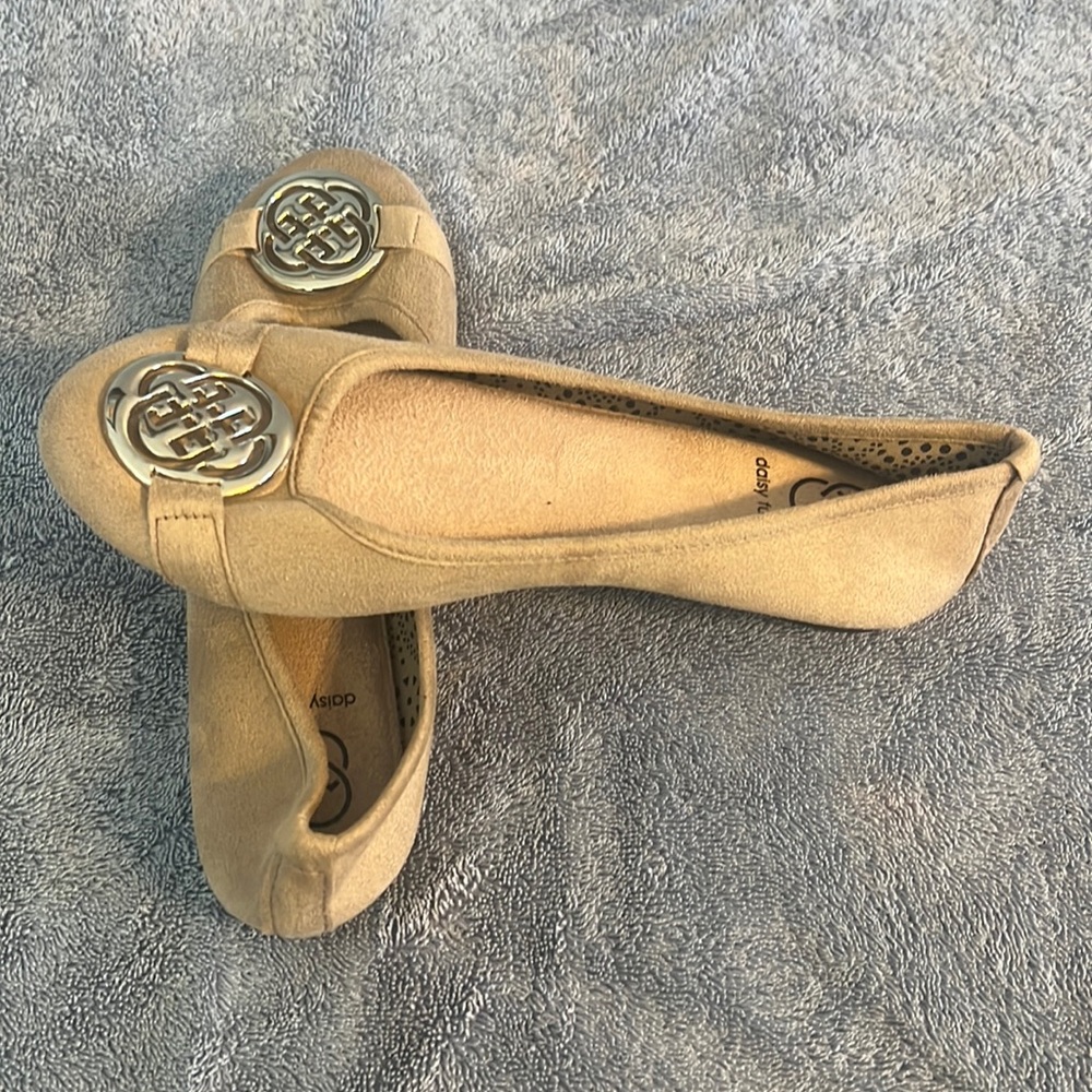 Daisy Fuentes flats